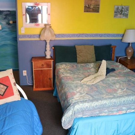 Atlantis Backpackers Hostel Пиктън Екстериор снимка