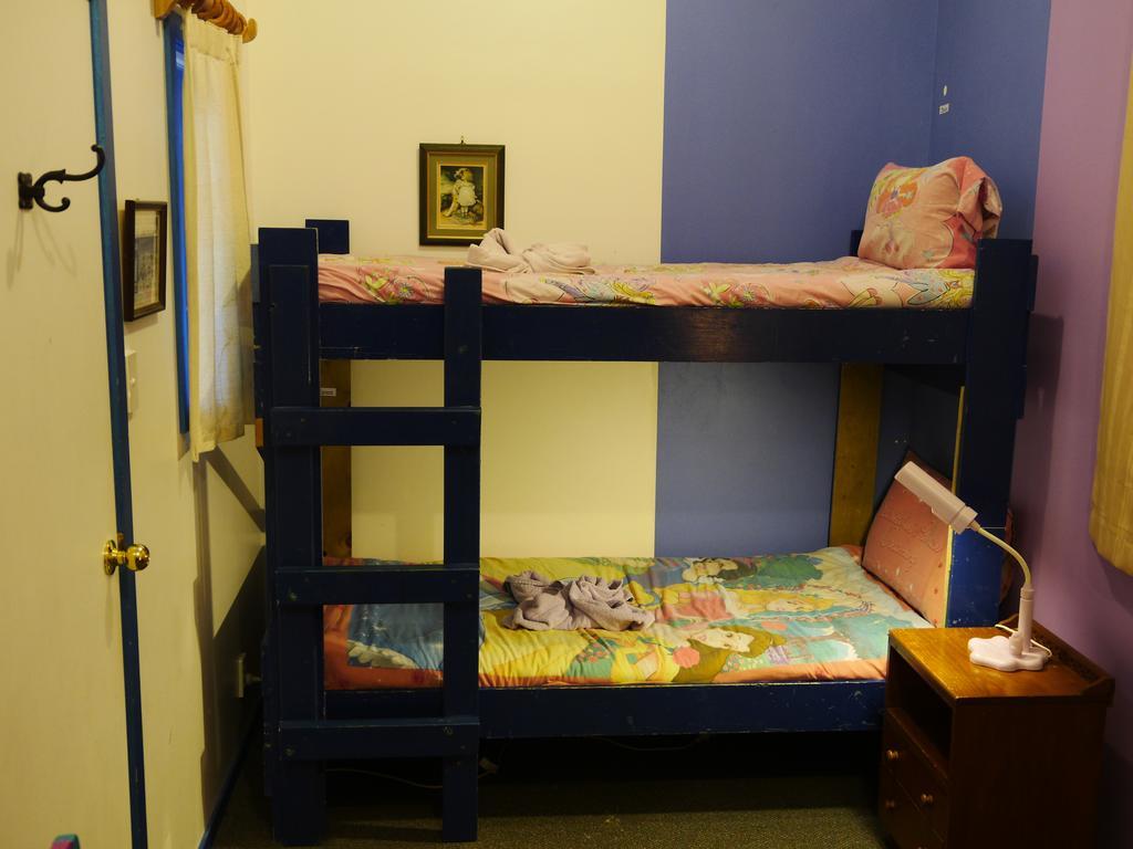 Atlantis Backpackers Hostel Пиктън Екстериор снимка