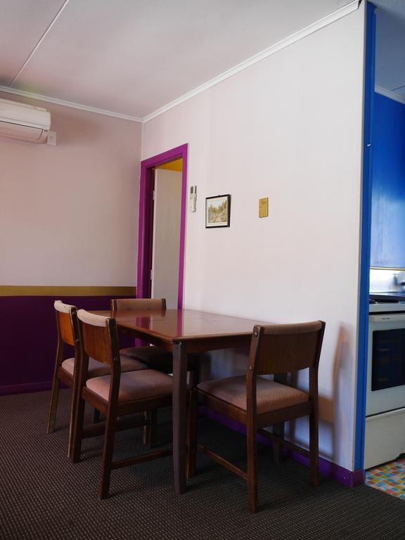 Atlantis Backpackers Hostel Пиктън Екстериор снимка