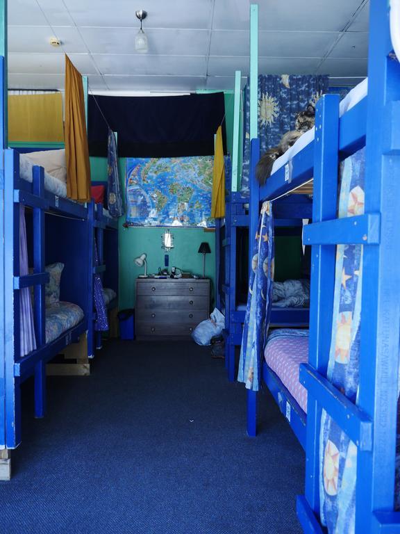 Atlantis Backpackers Hostel Пиктън Екстериор снимка