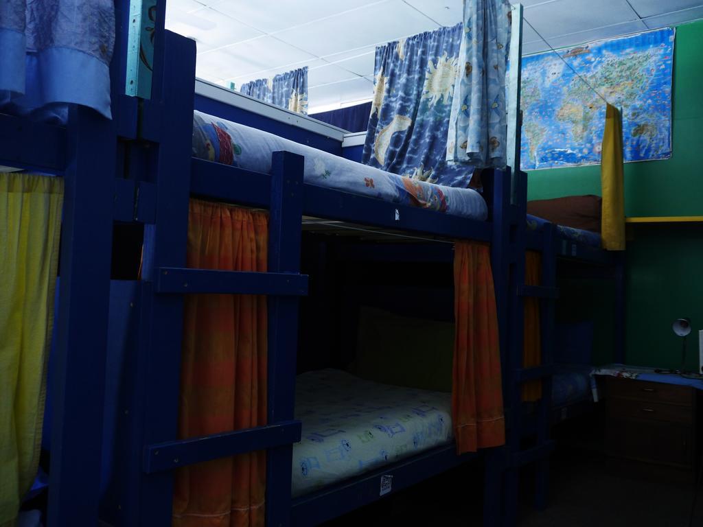 Atlantis Backpackers Hostel Пиктън Екстериор снимка