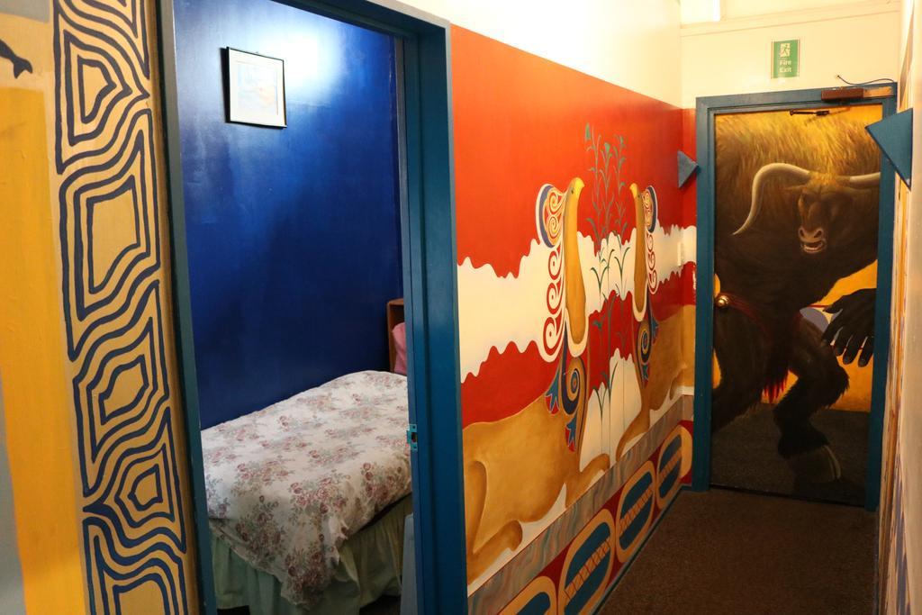 Atlantis Backpackers Hostel Пиктън Екстериор снимка