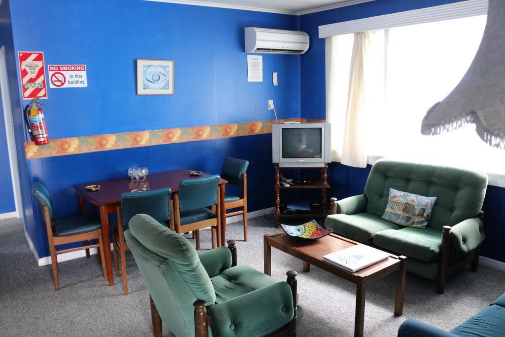 Atlantis Backpackers Hostel Пиктън Екстериор снимка