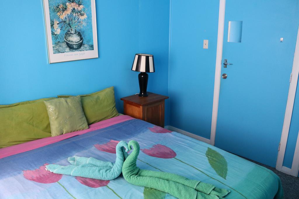 Atlantis Backpackers Hostel Пиктън Екстериор снимка