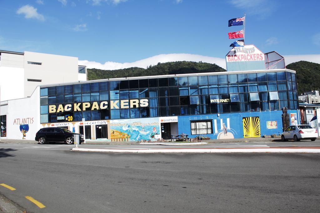 Atlantis Backpackers Hostel Пиктън Екстериор снимка