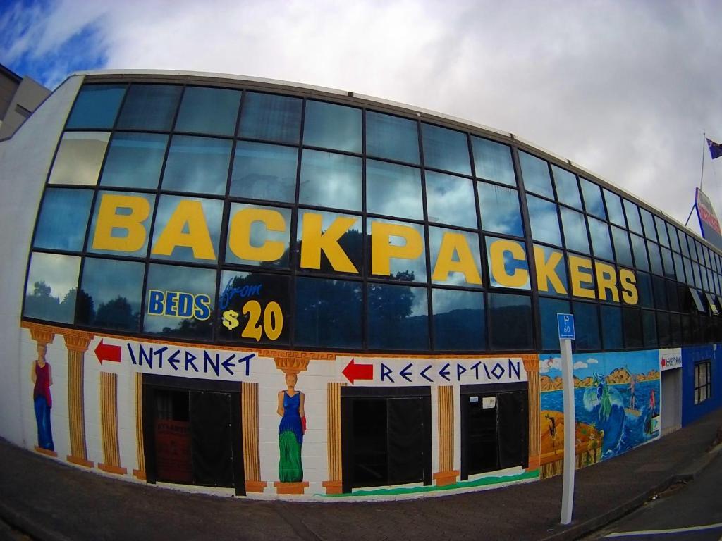 Atlantis Backpackers Hostel Пиктън Екстериор снимка